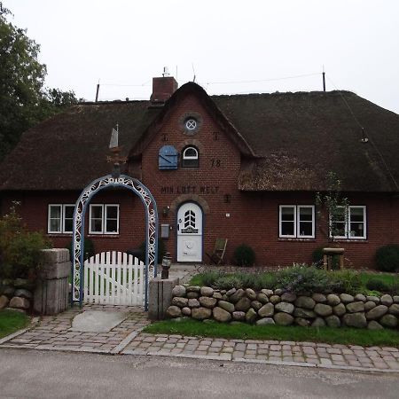 Ferienwohnung-Dg-Im-Reetdachhaus-Im-Ort-Welt Exterior foto