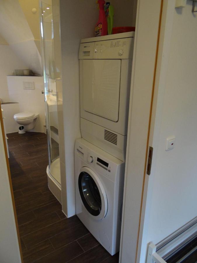 Ferienwohnung-Dg-Im-Reetdachhaus-Im-Ort-Welt Exterior foto