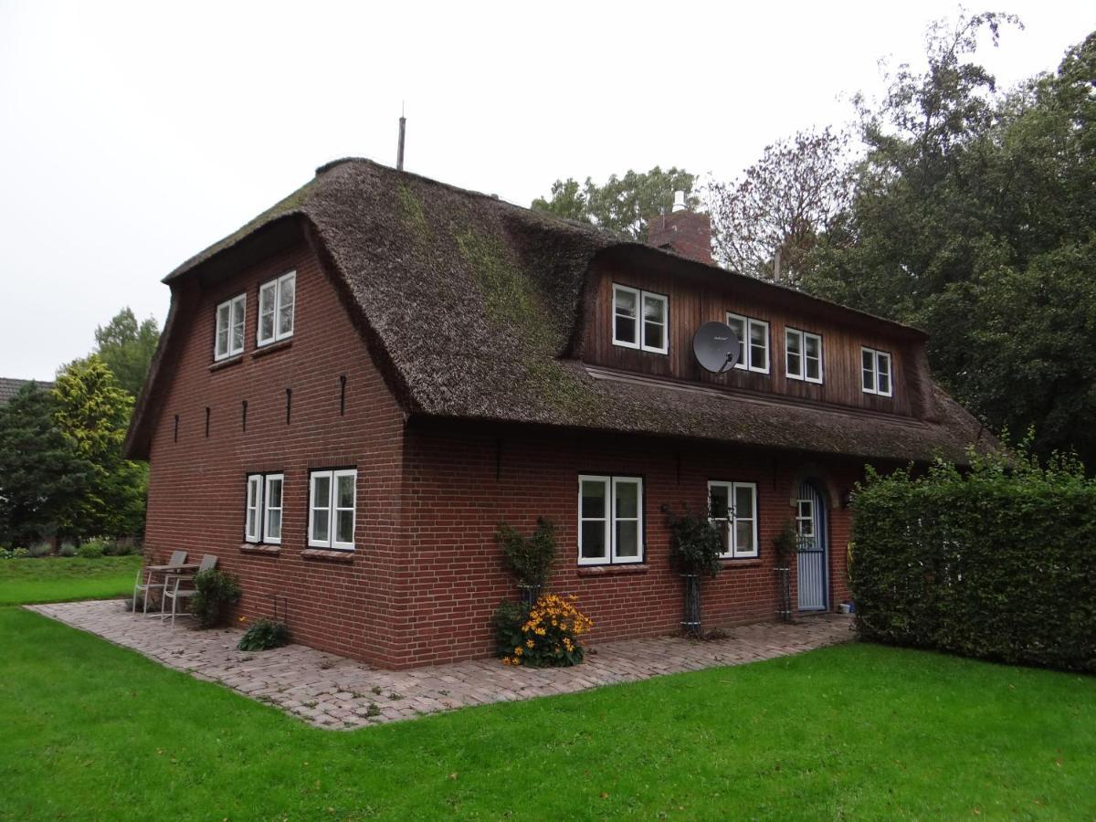 Ferienwohnung-Dg-Im-Reetdachhaus-Im-Ort-Welt Exterior foto