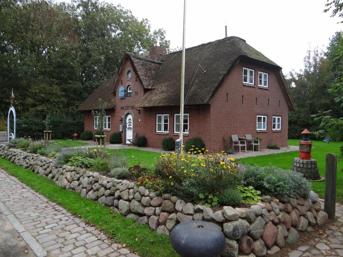 Ferienwohnung-Dg-Im-Reetdachhaus-Im-Ort-Welt Exterior foto