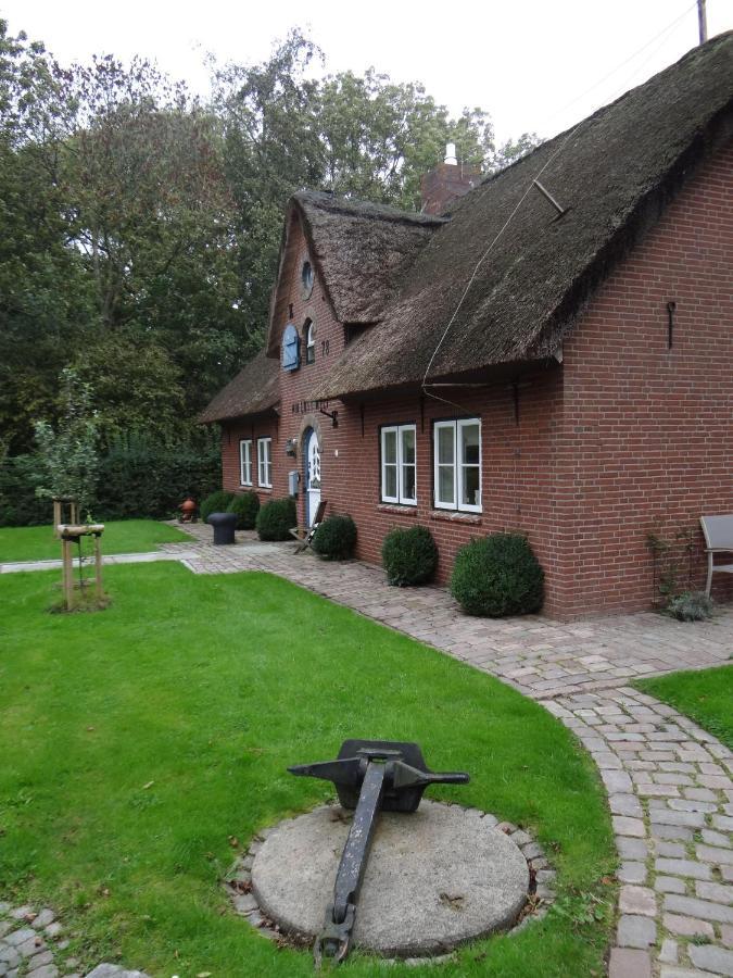 Ferienwohnung-Dg-Im-Reetdachhaus-Im-Ort-Welt Exterior foto
