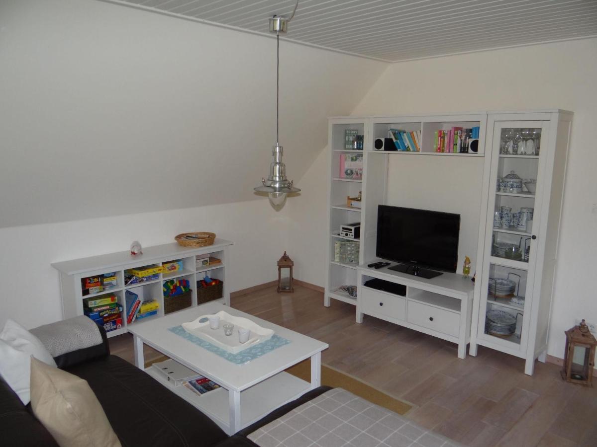 Ferienwohnung-Dg-Im-Reetdachhaus-Im-Ort-Welt Exterior foto