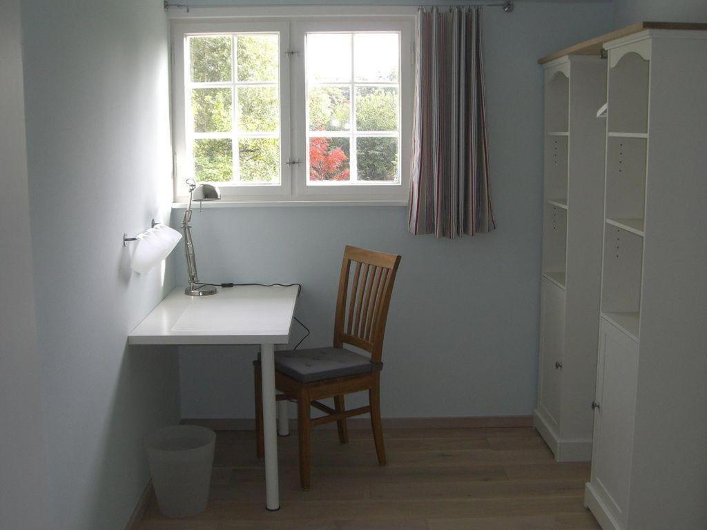 Ferienwohnung-Dg-Im-Reetdachhaus-Im-Ort-Welt Exterior foto